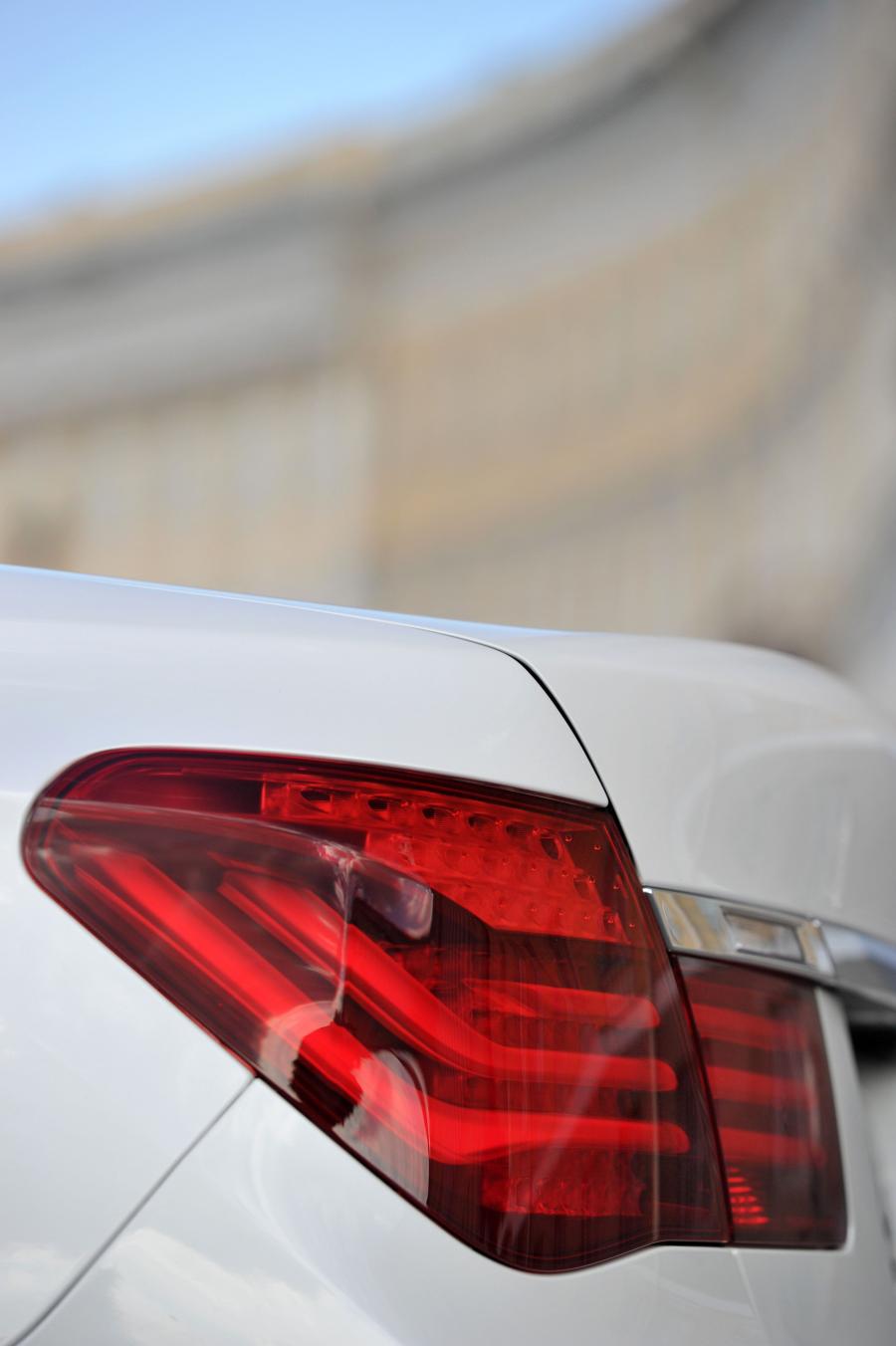  BMW 750i 2013 года  (фото 18 из 56)